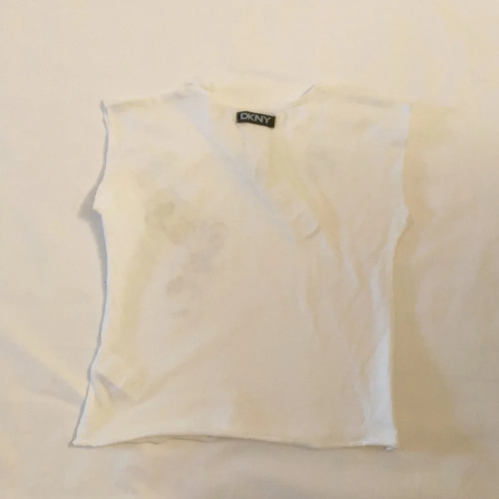 Top DKNY infant girls size 18-24 months 57% cotton 38% Modal 5% Spandex
